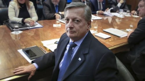 Presionado y bajo sospecha, Aranguren vendió sus acciones de Shell