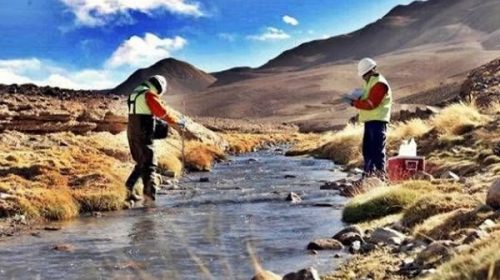 Paralizan las actividades de una mina de Barrick Gold en San Juan por un derrame
