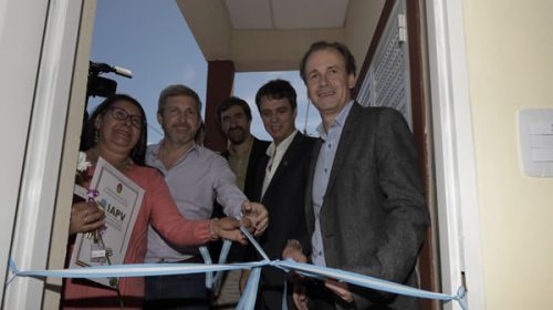 Bordet y Frigerio inauguraron viviendas para docentes, recorrieron obras y firmaron convenio por la planta de agua potable
