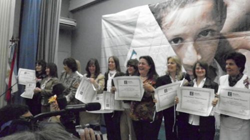 Este martes se entregarán el premio “Manuel Antequeda” al maestro ilustre entrerriano Este martes se entregarán el premio “Manuel Antequeda” al maestro ilustre entrerriano