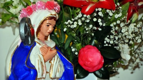 La Virgen que dicen que llora es centro de veneración de los fieles