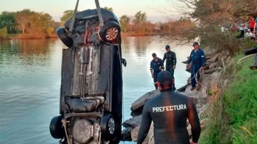 Mujer murió al caer al río cuando aprendía a manejar Mujer murió al caer al río cuando aprendía a manejar