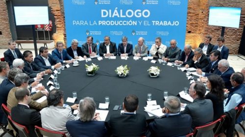 Gremios y empresarios acordaron negociar bono de fin de año con base de $2000