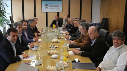 Cumbre tripartita: aval oficial bono de $2.000 a cambio de acotar paritarias 2017 Cumbre tripartita: aval oficial bono de $2.000 a cambio de acotar paritarias 2017