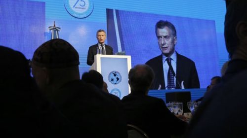 Macri a empresarios: “Ustedes tienen que ser los primeros en romperse el traste” Macri a empresarios: “Ustedes tienen que ser los primeros en romperse el traste”