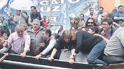 Masiva protesta ayer contra la política salarial de Schiaretti
