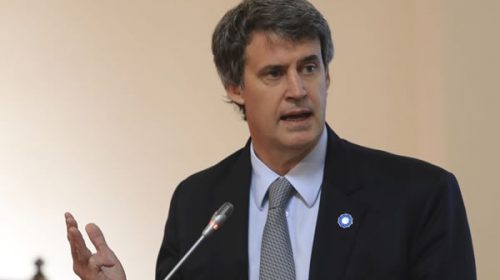 Prat Gay apuntó a los bancos por “no cooperar” con el blanqueo