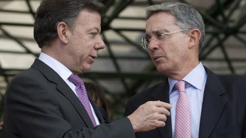 Santos y Uribe se reúnen hoy para intentar encauzar diálogo de paz