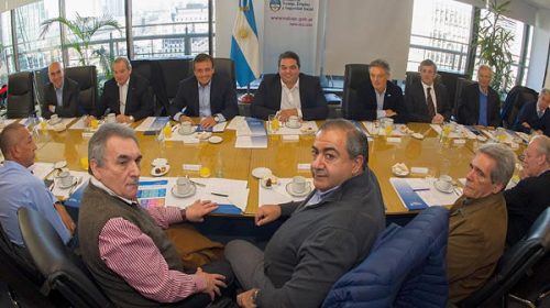 Reunión CGT-Gobierno: avances por Ganancias, jubilados y AUH, y siguen negociando bono con privados Reunión CGT-Gobierno: avances por Ganancias, jubilados y AUH, y siguen negociando bono con privados