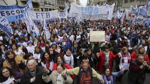 Un 54,6% estaría de acuerdo con la idea de un paro general contra el Gobierno Un 54,6% estaría de acuerdo con la idea de un paro general contra el Gobierno