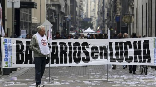 Bancarios reiteran protesta y atenderán con horario reducido Bancarios reiteran protesta y atenderán con horario reducido