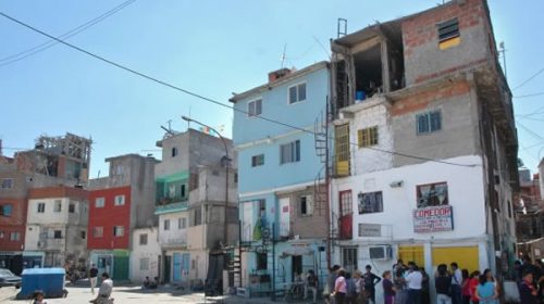 Uno de cada diez argentinos vive en asentamientos o villas Uno de cada diez argentinos vive en asentamientos o villas