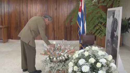 Televisión cubana exhibe urna con cenizas de Fidel