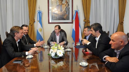 Bordet dialogó con los presidentes de los bloques del FpV sobre el proyecto de ley de presupuesto Bordet dialogó con los presidentes de los bloques del FpV sobre el proyecto de ley de presupuesto