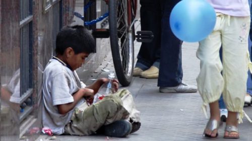 Según un informe de CEPA, se amplió en un año la brecha entre los más ricos y los más pobres