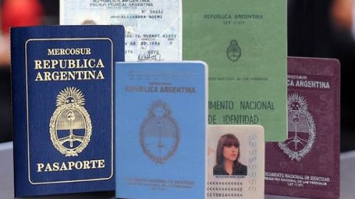 Desde este martes, sólo rigen dos documentos válidos para salir del país