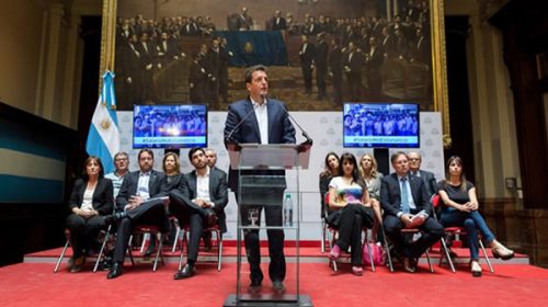 Massa primereó al Gobierno y presentó su proyecto por Ganancias