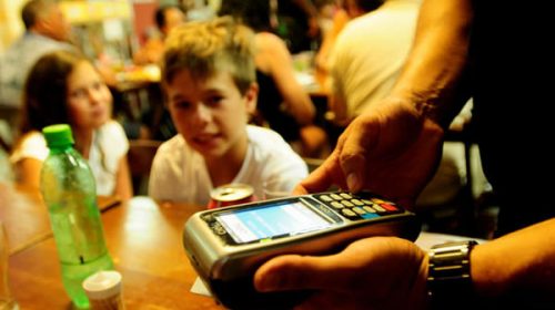 Los menores de edad podrán tener cajas de ahorro y tarjetas de débito