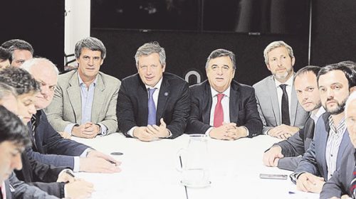 Gobierno y organizaciones sociales acordaron declarar la emergencia social por tres años