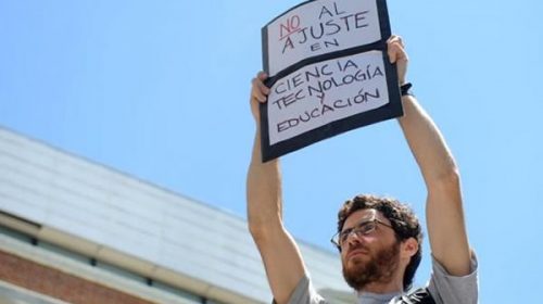 Científicos continuarán toma de la sede del Conicet tras falta de respuesta por cupos