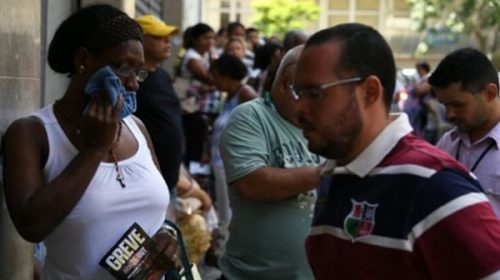 Crisis en Rio de Janeiro: empleados públicos hacen filas para recibir donaciones