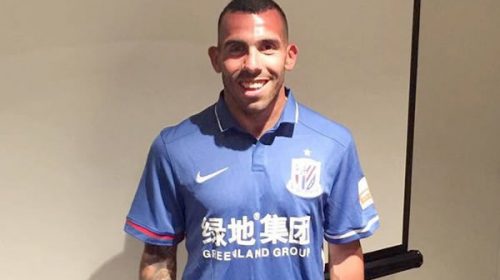 Tevez posó por primera vez con la camiseta del club chino