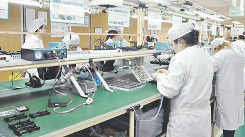 Sin notebooks, apuestan a producir autopartes