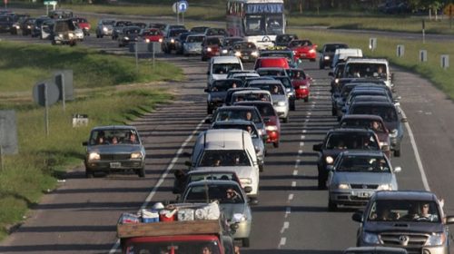 Éxodo masivo a la Costa y hacia Chile en el último fin de semana largo del año