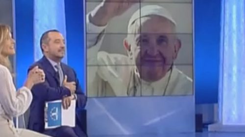 Otra sorpresa de Francisco: llamó a un programa de TV para saludar por Navidad