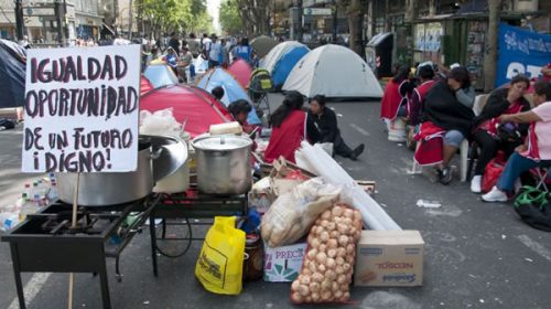 Oficializaron la prórroga de la Emergencia Social que destina $ 30 mil millones