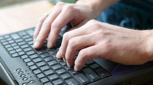 Cuba abrió su primera fábrica de computadoras portátiles
