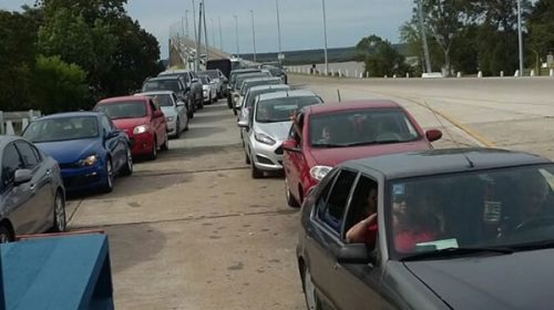 Colas de hasta tres horas para cruzar hacia Fray Bentos