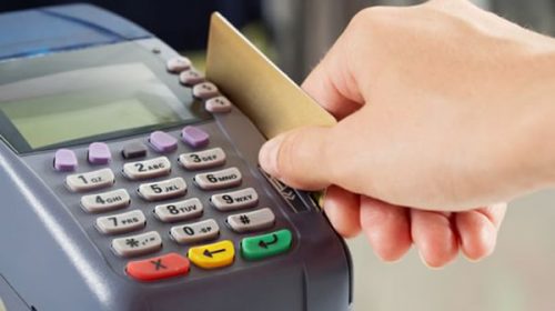 Es “negativa” y “contradictoria” la eliminación del reintegro con débito