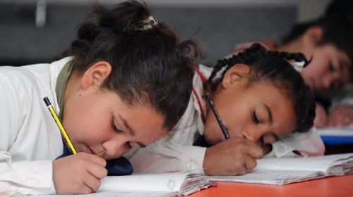 Insisten con modificar regímenes de asistencia y evaluación escolares