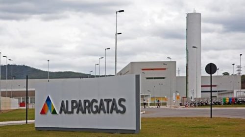 Afectada por la apertura de las importaciones, cierra la fábrica de Alpargatas
