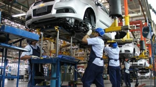 Según la UIA, la industria cayó 2,1%, aunque hay “indicios de recuperación”
