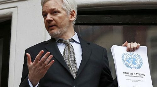 Assange dio marcha atrás y anunció que no se entregará