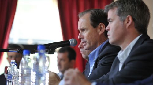 Bordet presidió una reunión de trabajo en Gualeguaychú junto a su gabinete