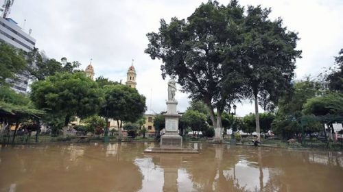 En Perú, las fuertes lluvias asolan la región de Piura