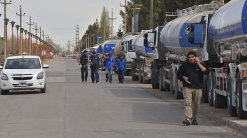 Bloqueos a YPF ya generan falta de combustible