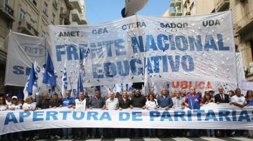 Los docentes marcharon a Educación y amenazaron con “nuevo paro de 48 horas”