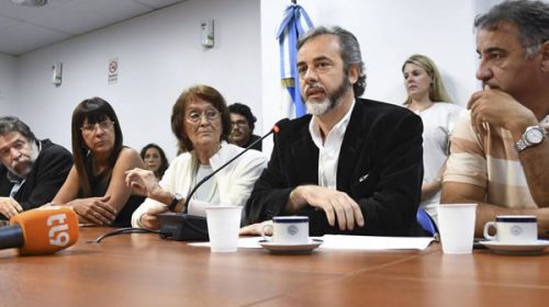 Docentes evalúan recurrir a la Justicia si el Gobierno no convoca a una paritaria nacional