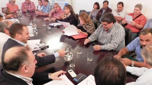 Gobierno y gremios estatales vuelven a reunirse hoy para discutir salarios