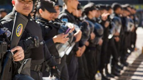 Increíble descuido: fotografías revelan que la policía tiene armas comprada en EEUU Increíble descuido: fotografías revelan que la policía tiene armas comprada en EEUU