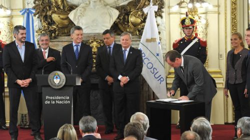Bordet suscribió el acuerdo federal de energía