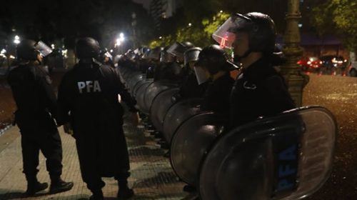 Docentes analizan los pasos a seguir luego de la represión policial