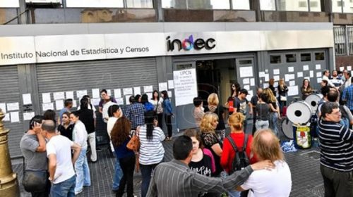 El Indec despidió a 80 trabajadores que se enteraron cuando llegaban al edificio
