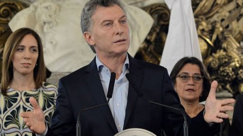 Insólito: tras incrementar 25 % cargos políticos en ministerios, Macri dice que “el Estado es un aguantadero”