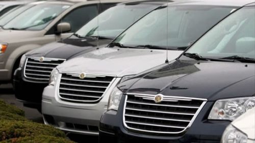 Una avalancha de autos importados hizo saltar el déficit comercial