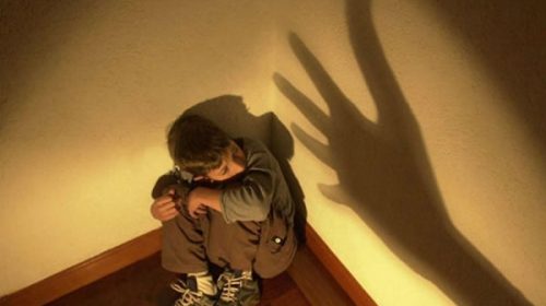 Avanza el proyecto para retirar la patria potestad a femicidas y padres abusadores